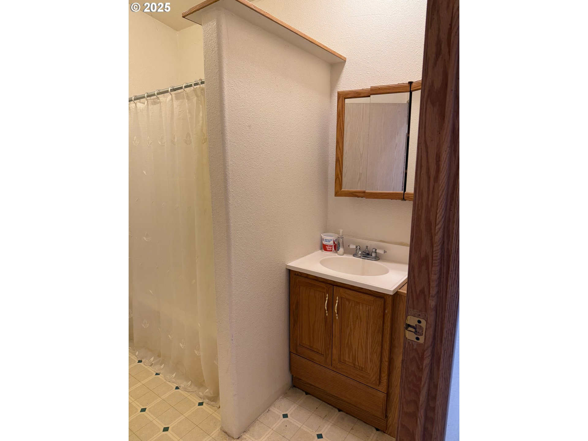 9071 Southwest Sand Ridge Road Terrebonne, OR 97760 - Photo 23 of 40 a bathroom with a sink and mirror