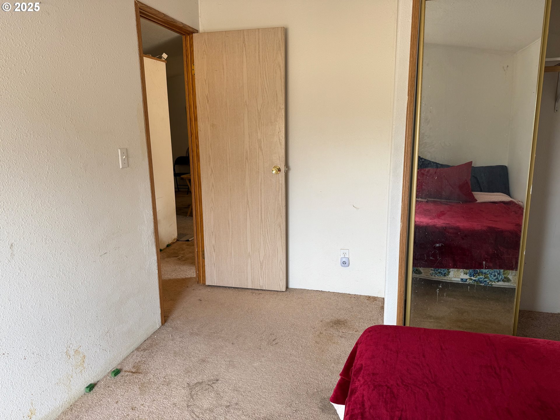 9071 Southwest Sand Ridge Road Terrebonne, OR 97760 - Photo 26 of 40 a bedroom with a bed and a mirror