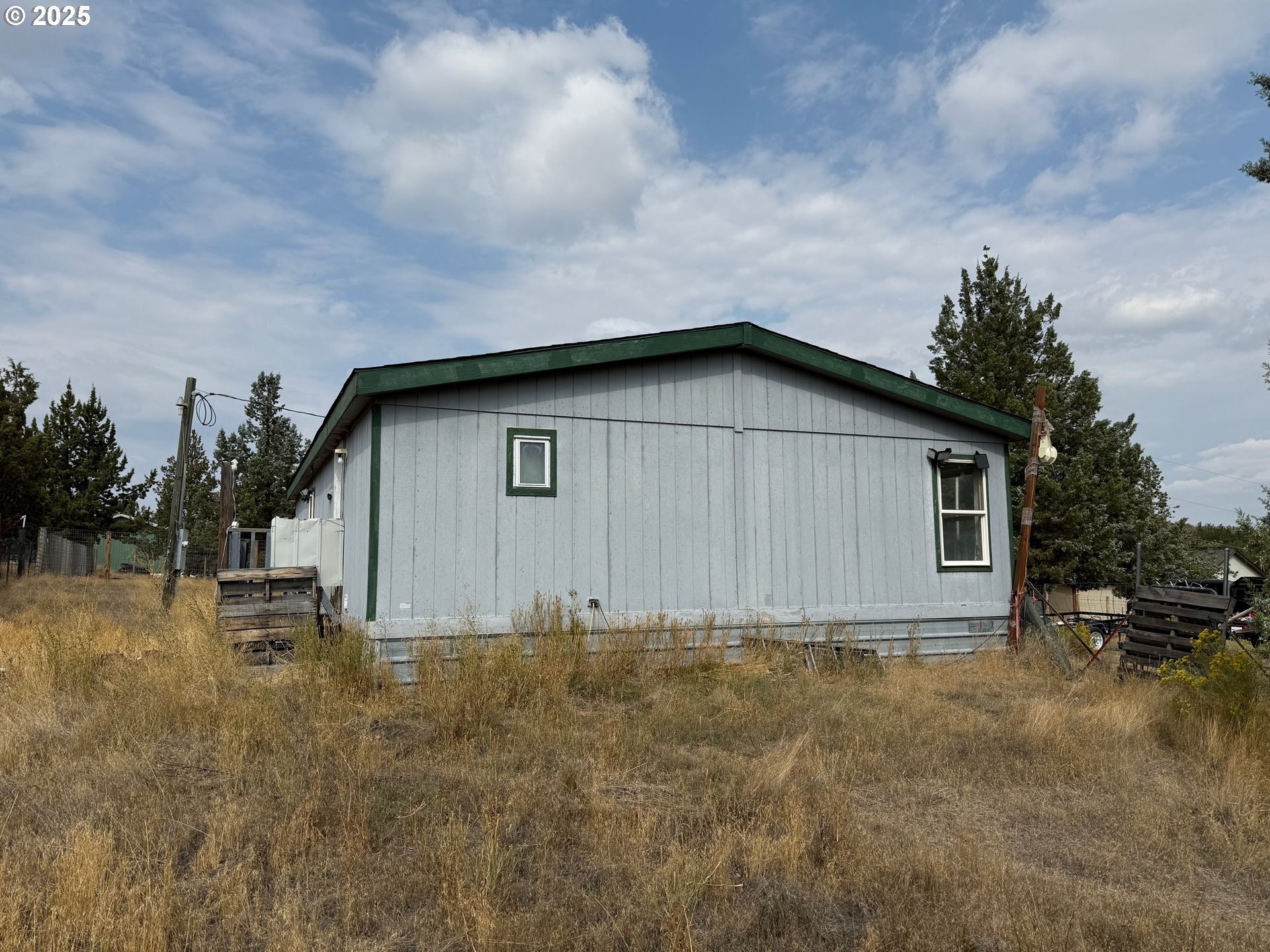 9071 Southwest Sand Ridge Road Terrebonne, OR 97760 - Photo 4 of 40 a view of backyard of house