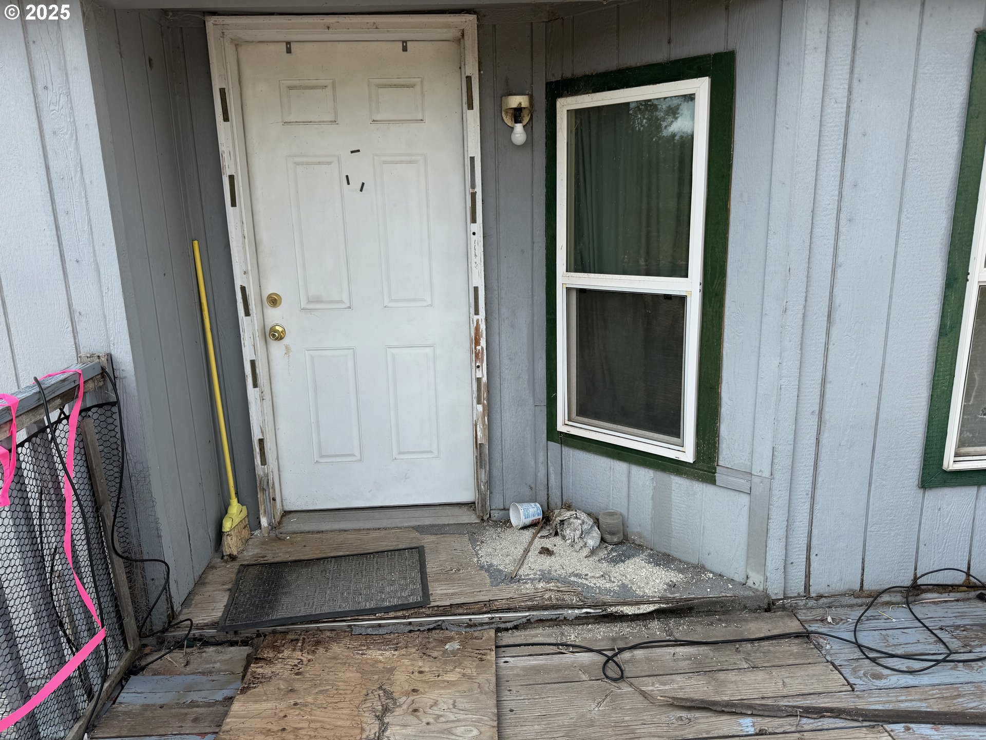 9071 Southwest Sand Ridge Road Terrebonne, OR 97760 - Photo 6 of 40 a view of a entryway of house