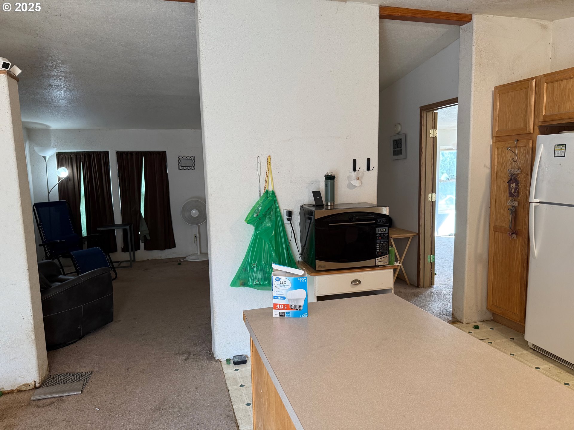 9071 Southwest Sand Ridge Road Terrebonne, OR 97760 - Photo 10 of 40 a view of kitchen living room