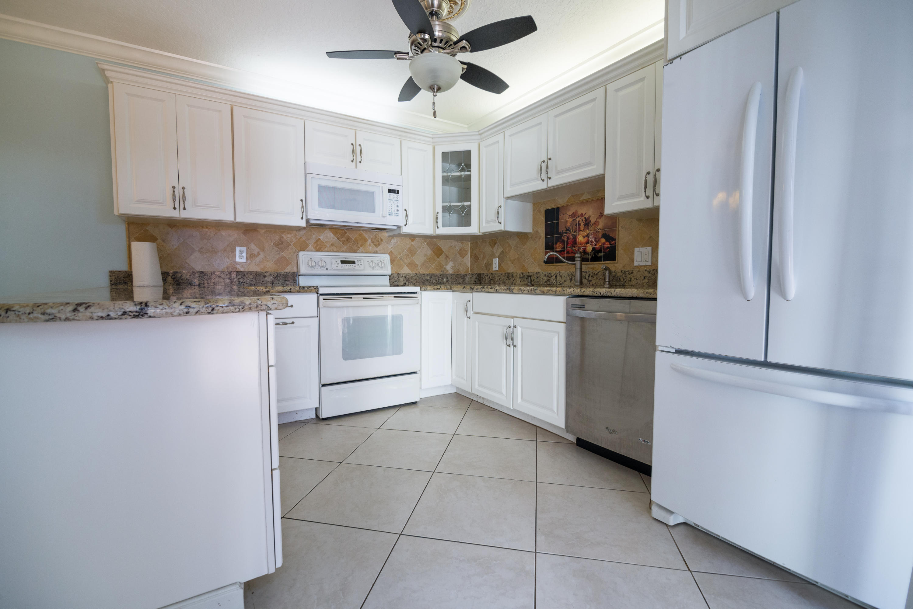 3900 County Line Road, Unit 19D Tequesta, FL 33469 - Photo 3 of 18 KITCHEN