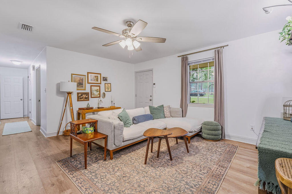 5360 Monterrey Road Crestview, FL 32539 - Photo 7 of 32 Living Room