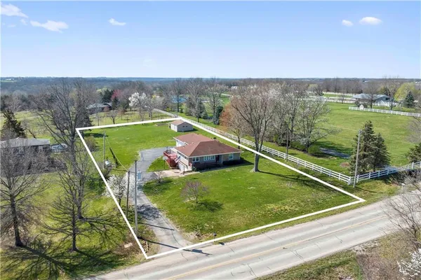 $450,000 | 23485 West 207th Street, Spring Hill, KS 66083