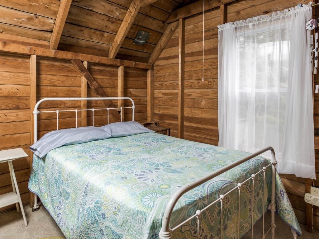 67 Shore Road East Boothbay, ME 04544 - Photo 15 of 20 Guest bedroom