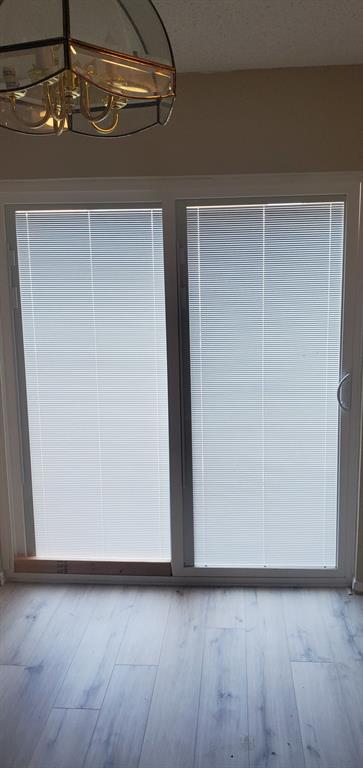 5532 Boca Raton Boulevard, Unit 290 Fort Worth, TX 76112 - Photo 14 of 16 Dining, with blinds in glass for easy cleaning, overlooks patio