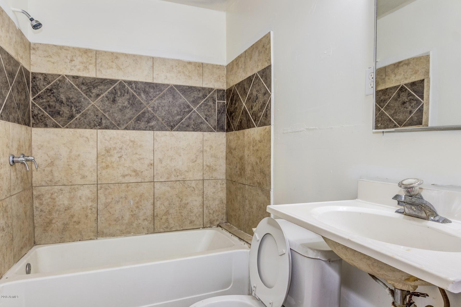 4836 West Osborn Road Phoenix, AZ 85031 - Photo 17 of 33 Osborn - 4836 (12)