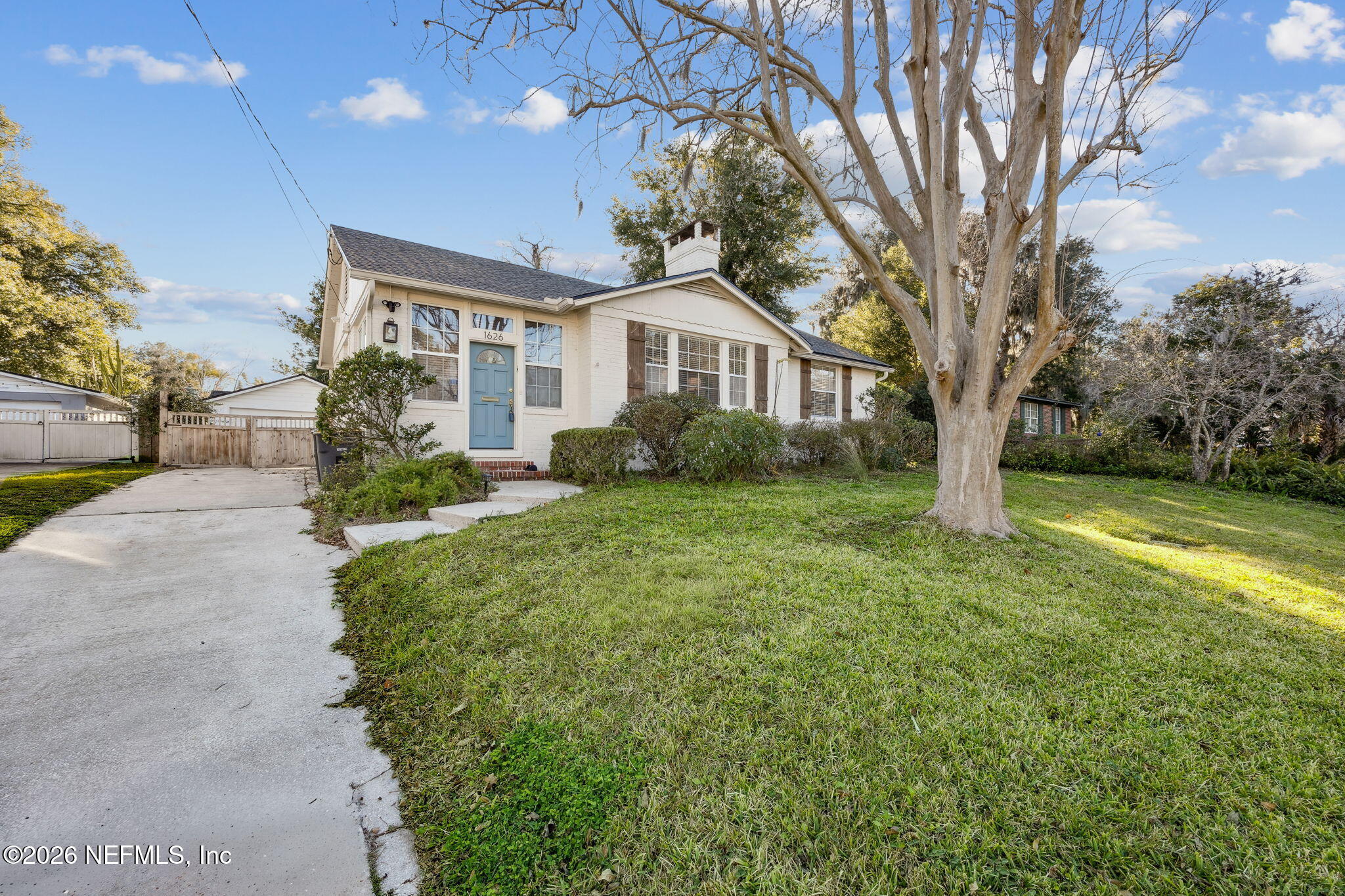 1626 Brookwood Road Jacksonville, FL 32207 - Photo 2 of 98 a front view of a house with garden