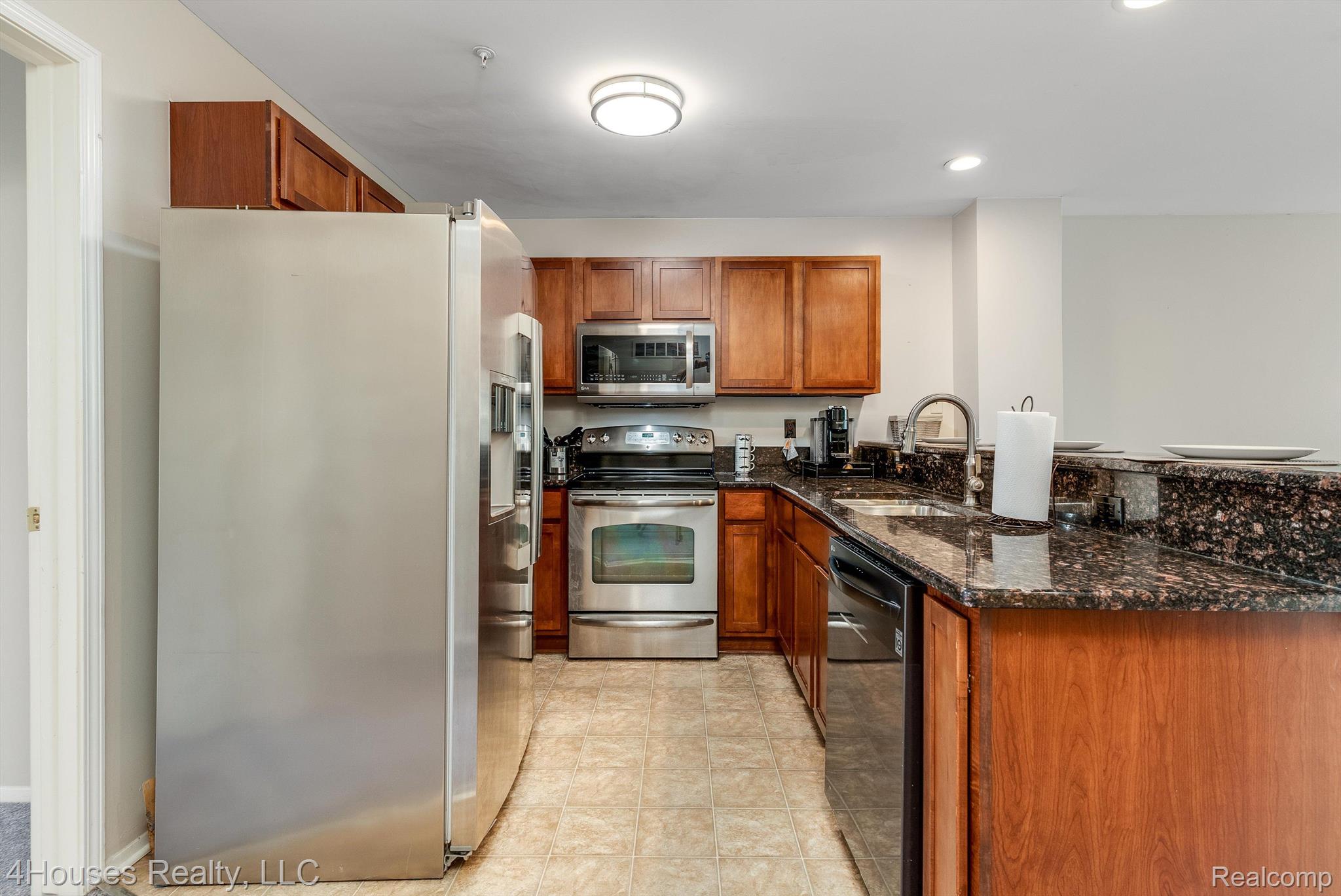 654 Lydia Lane, Unit 48 Pontiac, MI 48341 - Photo 12 of 38