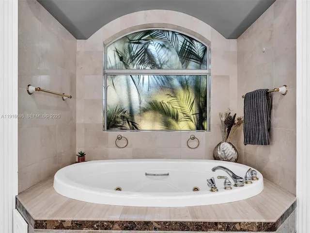 $13,595 | 922 Washington Street, Hollywood, FL 33019