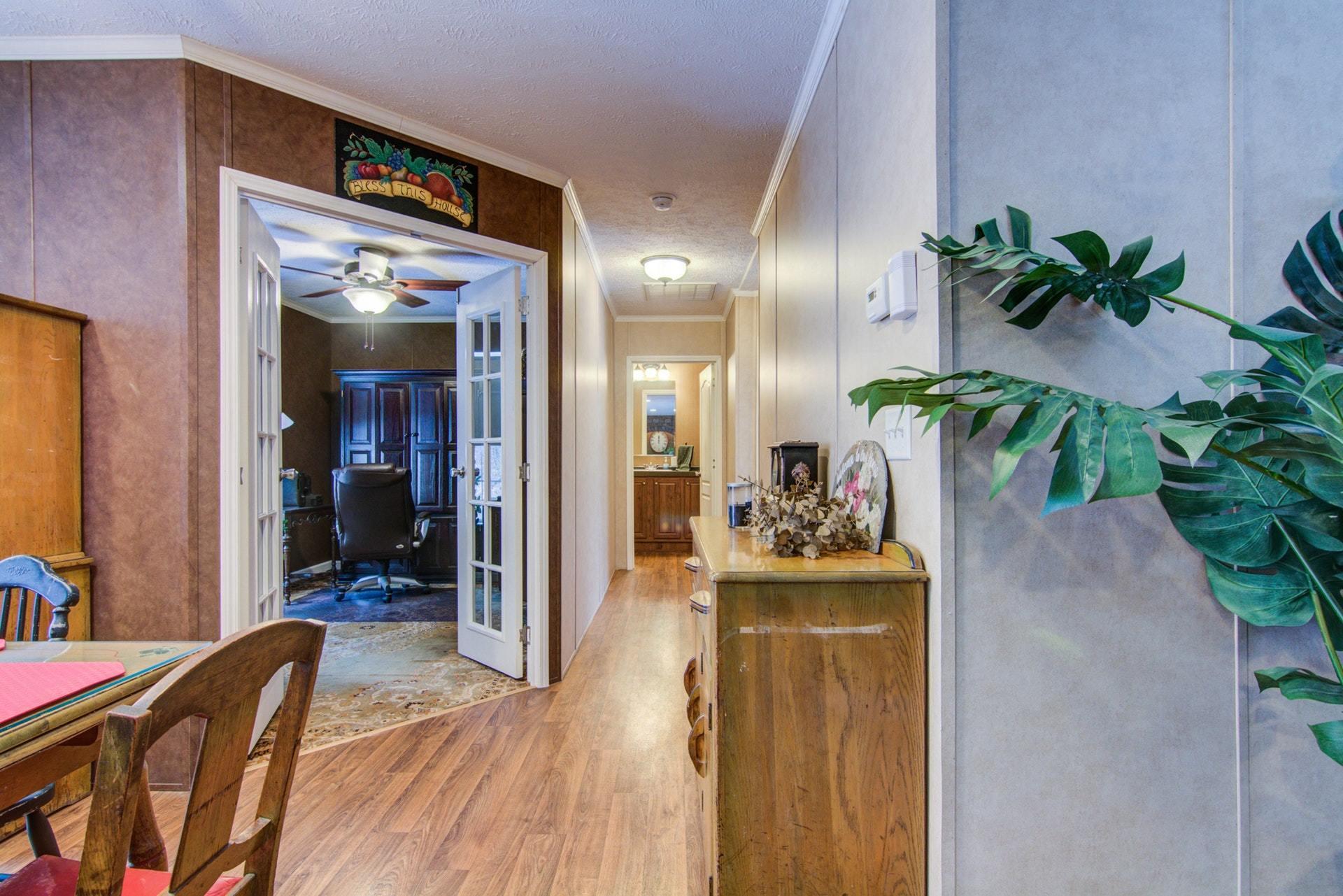 746 Hemlock Road Northwest Roanoke, VA 24017 - Photo 13 of 34 Office