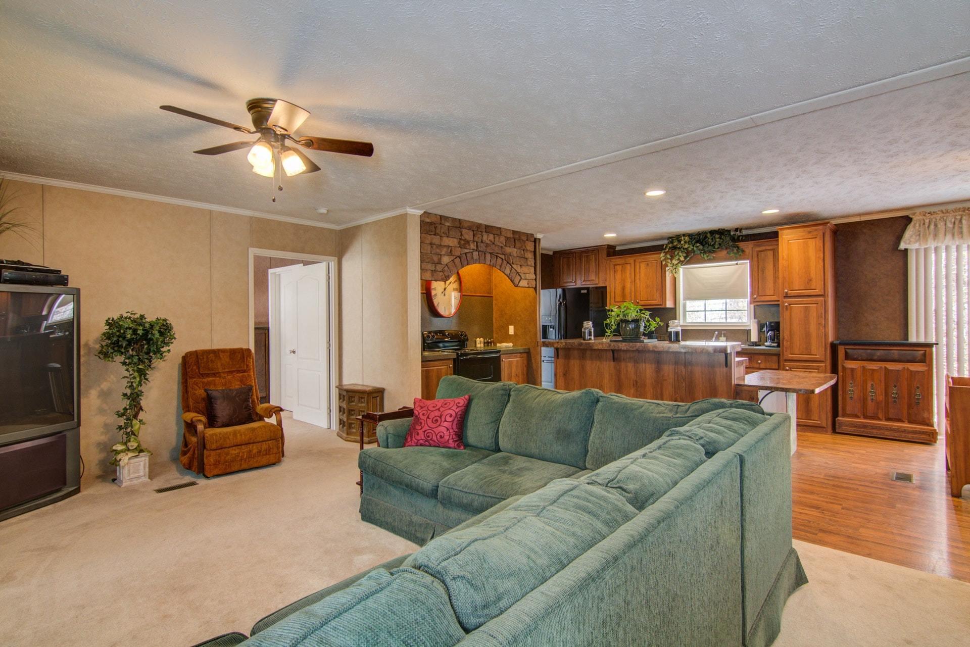 746 Hemlock Road Northwest Roanoke, VA 24017 - Photo 3 of 34 Living room