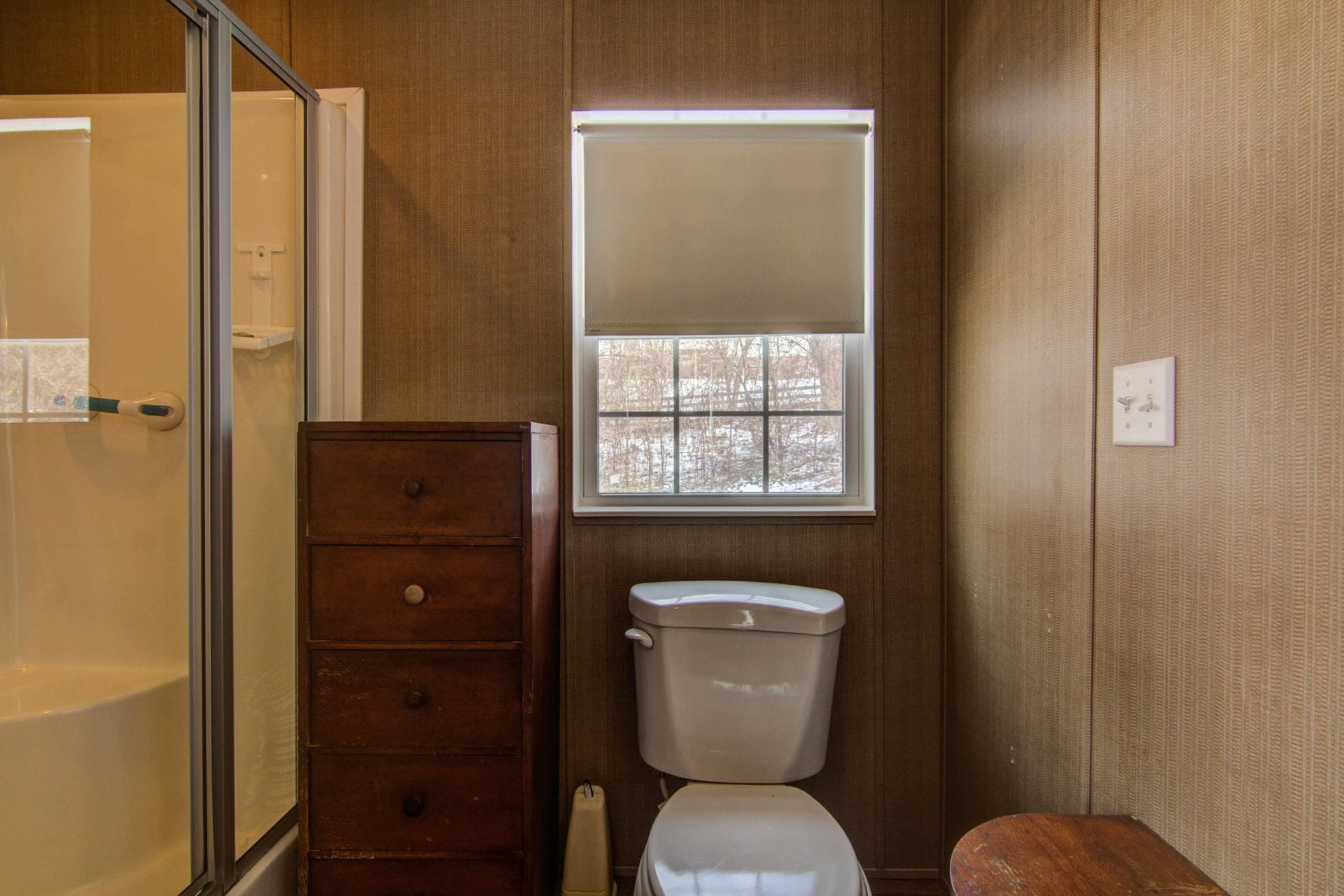 746 Hemlock Road Northwest Roanoke, VA 24017 - Photo 23 of 34 Shower stall