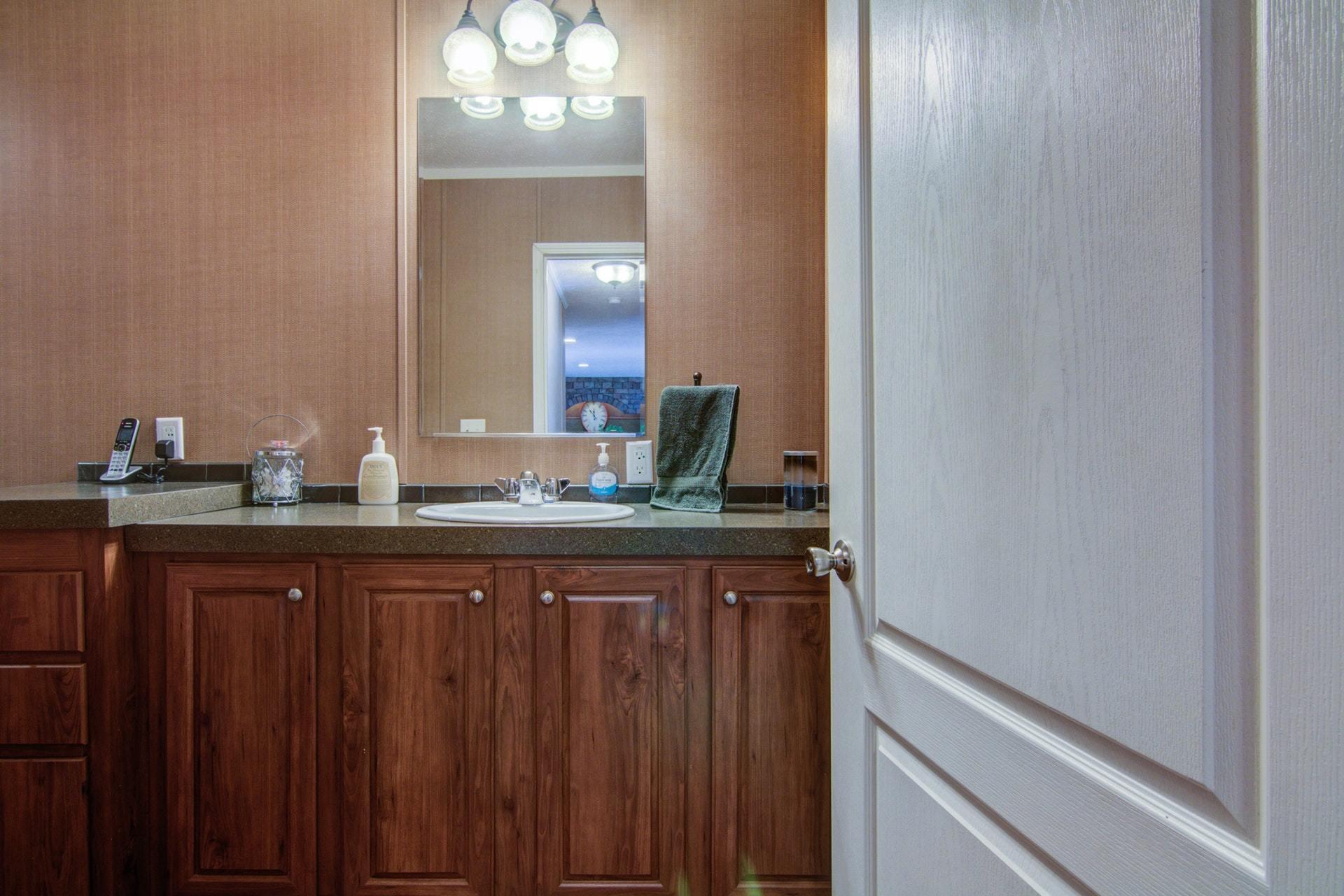 746 Hemlock Road Northwest Roanoke, VA 24017 - Photo 28 of 34 2nd full bath