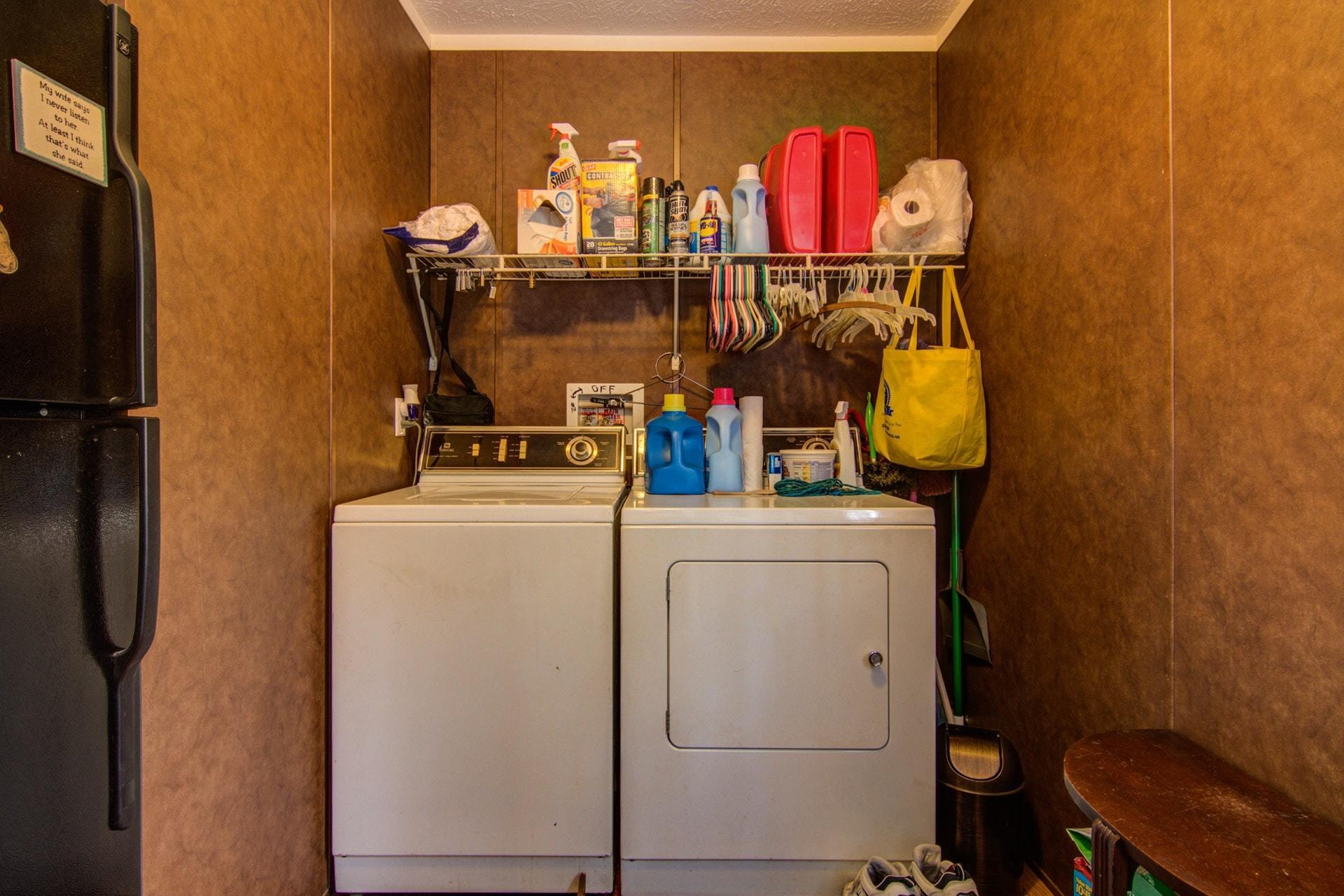 746 Hemlock Road Northwest Roanoke, VA 24017 - Photo 29 of 34 Laundry room / pantry