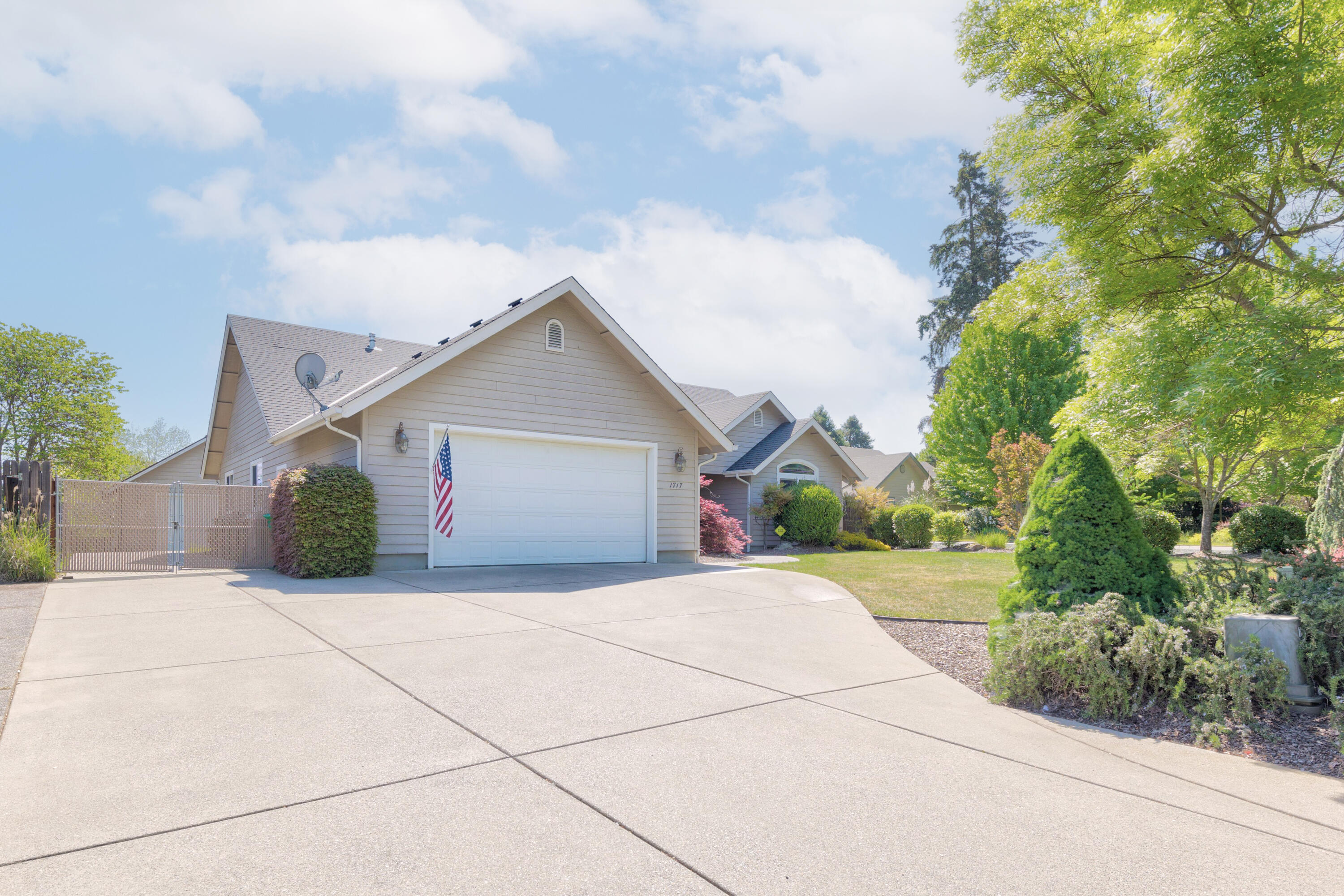 1717 Leonard Road Grants Pass, OR 97527 - Photo 1 of 31 44-print-1717-leonard-rd