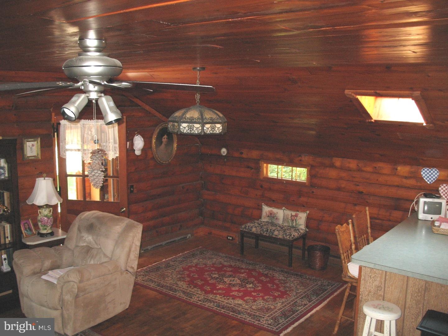297 Jericho Road Quinton, NJ 08079 - Photo 8 of 16 a workspace with furniture