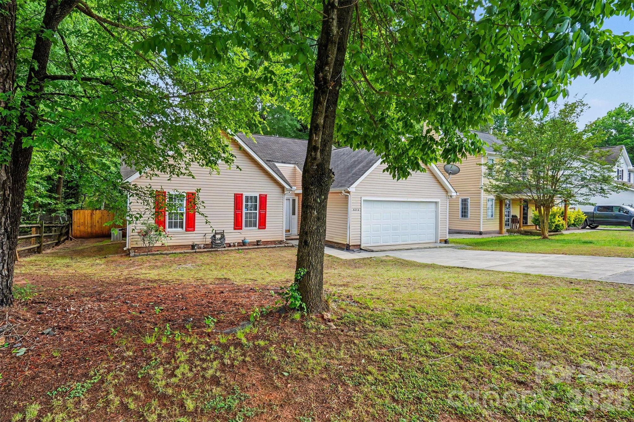 6312 Trysting Road Charlotte, NC 28227 - Photo 4 of 27 Gallery Image 4