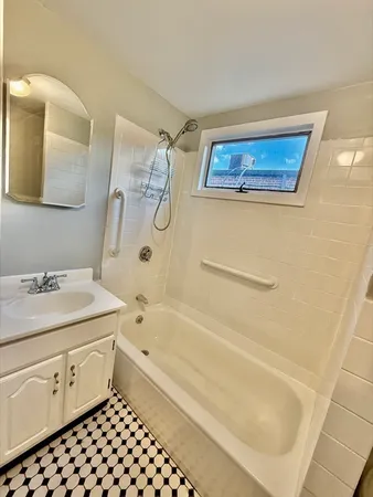 $1,980 | 19 Pierce Street, Unit 19, Quincy, MA 02171