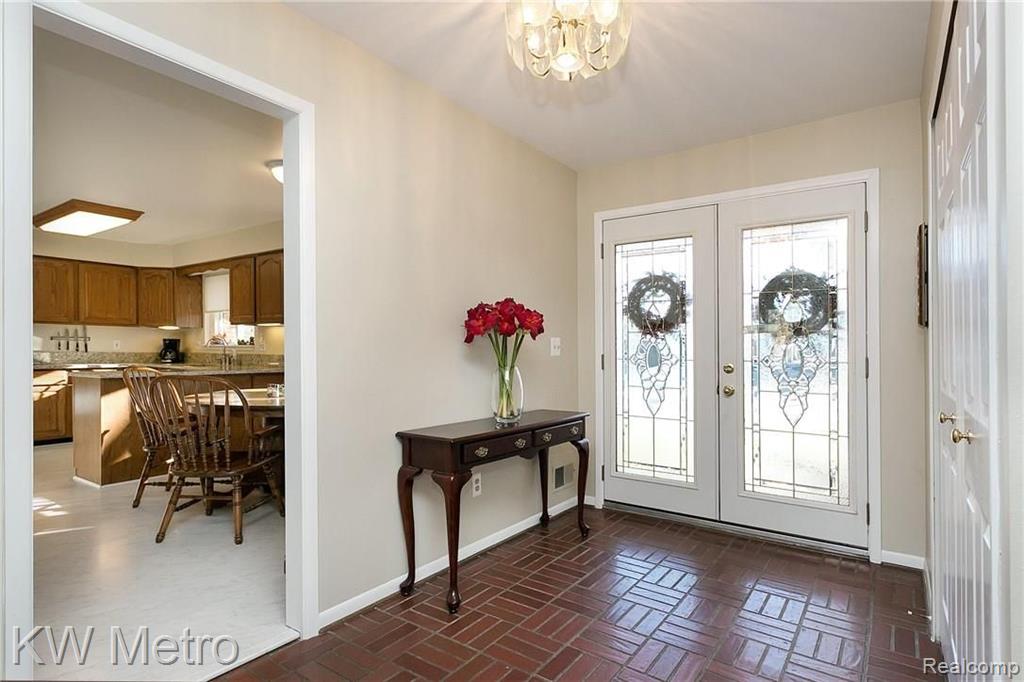 848 Croydon Road Rochester Hills, MI 48309 - Photo 5 of 34