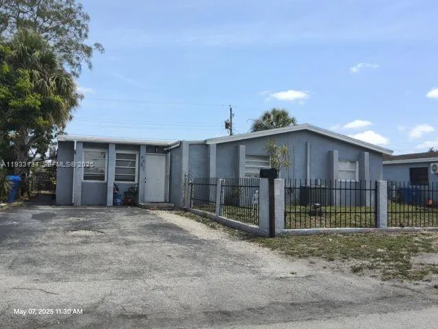 $3,200 | 6651 Custer Street, Hollywood, FL 33024