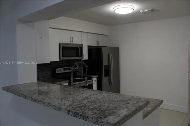 $3,200 | 6651 Custer Street, Hollywood, FL 33024