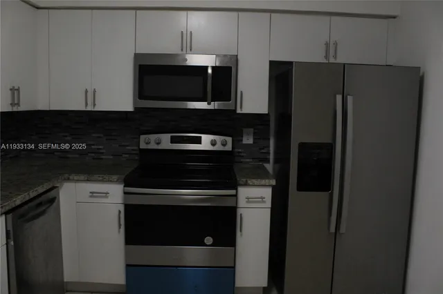 $3,200 | 6651 Custer Street, Hollywood, FL 33024