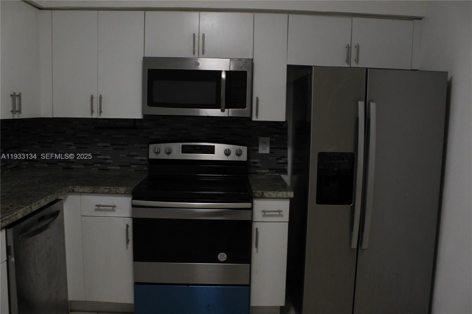 6651 Custer Street Hollywood, FL 33024 - Photo 7 of 30