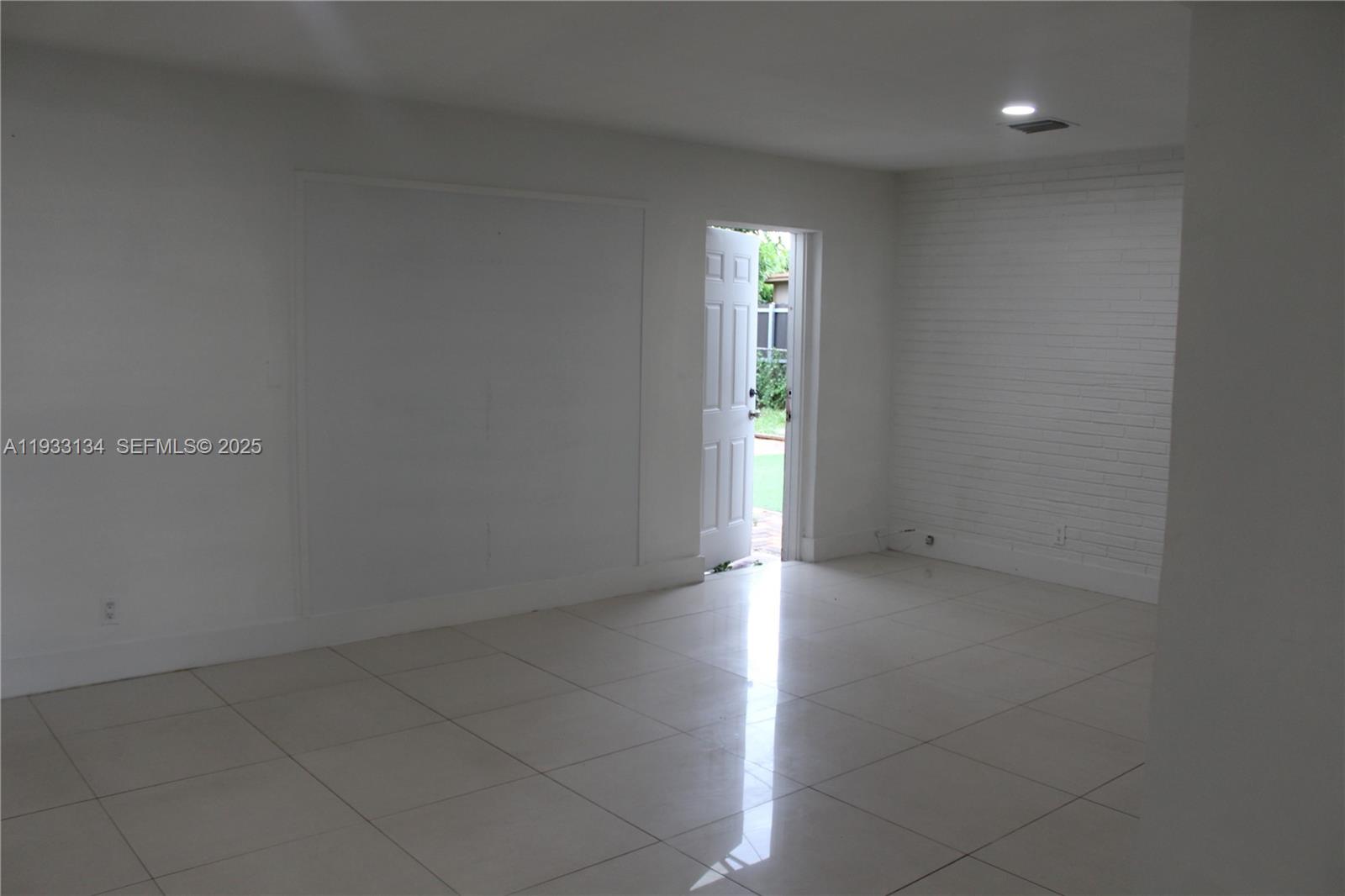 6651 Custer Street Hollywood, FL 33024 - Photo 10 of 30
