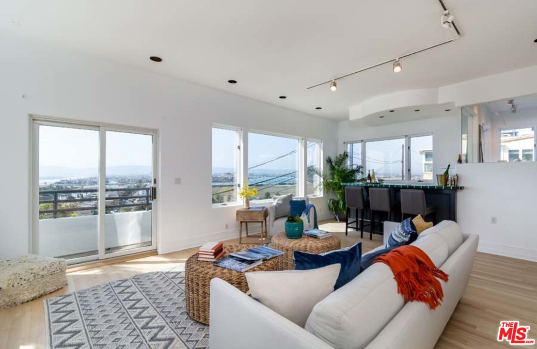 227 Fowling Street Playa del Rey, CA 90293 - Photo 11 of 51