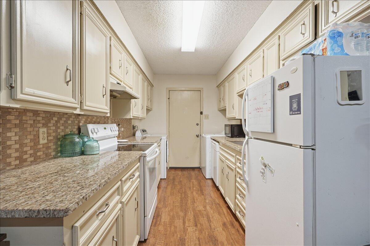 4745 2nd Street Lubbock, TX 79416 - Photo 6 of 16 Kitchen
