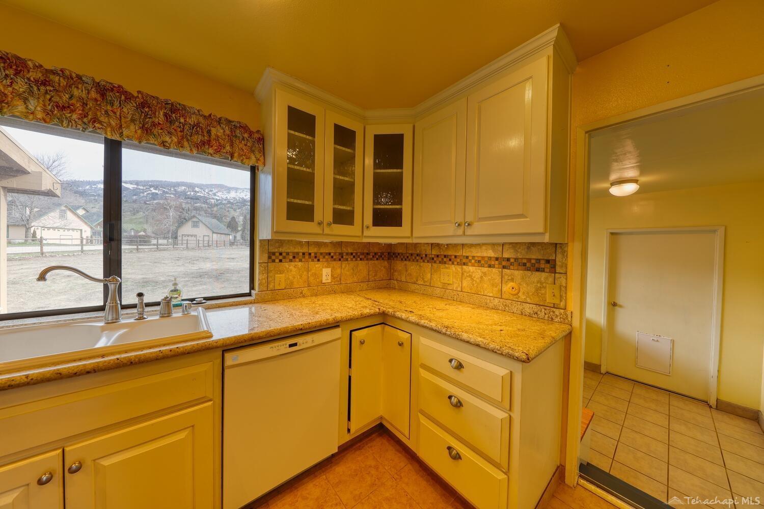 28901 North Lower Valley Road Tehachapi, CA 93561 - Photo 11 of 25 Gallery Image 11