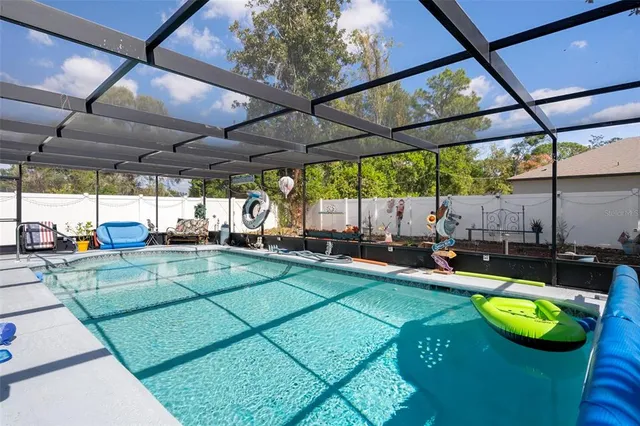 a room with lots of tables and chairs