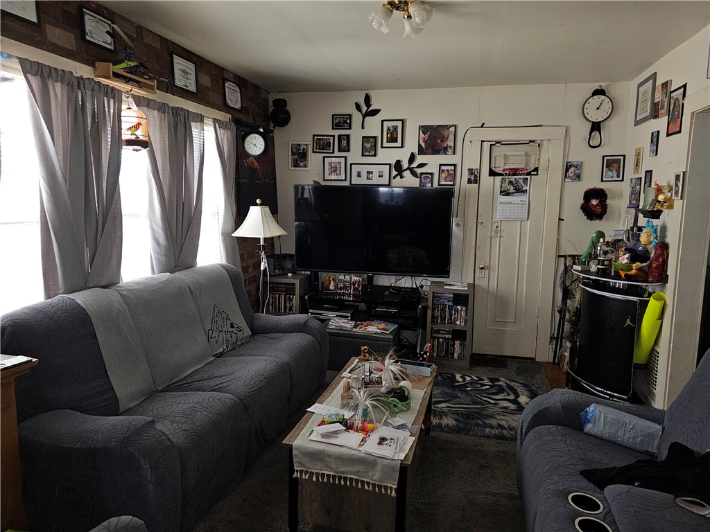 38-40 Clairmount Street Rochester, NY 14621 - Photo 4 of 23