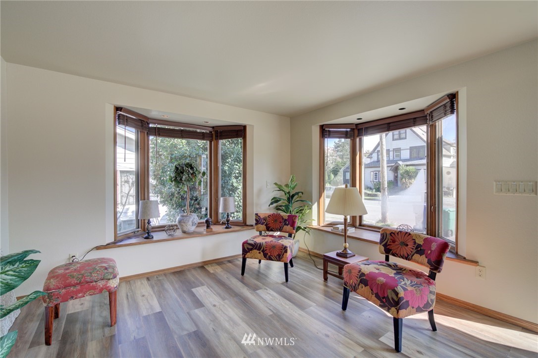 121 Logan Avenue South Renton, WA 98057 - Photo 2 of 25 a living room with furniture and a large window