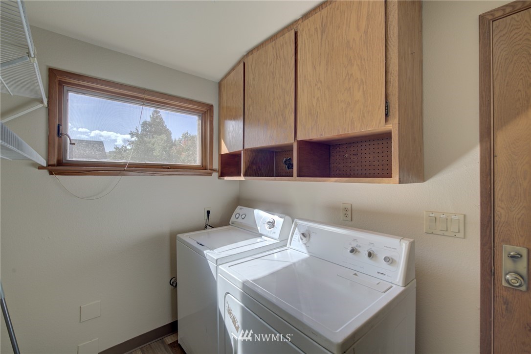 121 Logan Avenue South Renton, WA 98057 - Photo 12 of 25 a utility room with dryer and washer