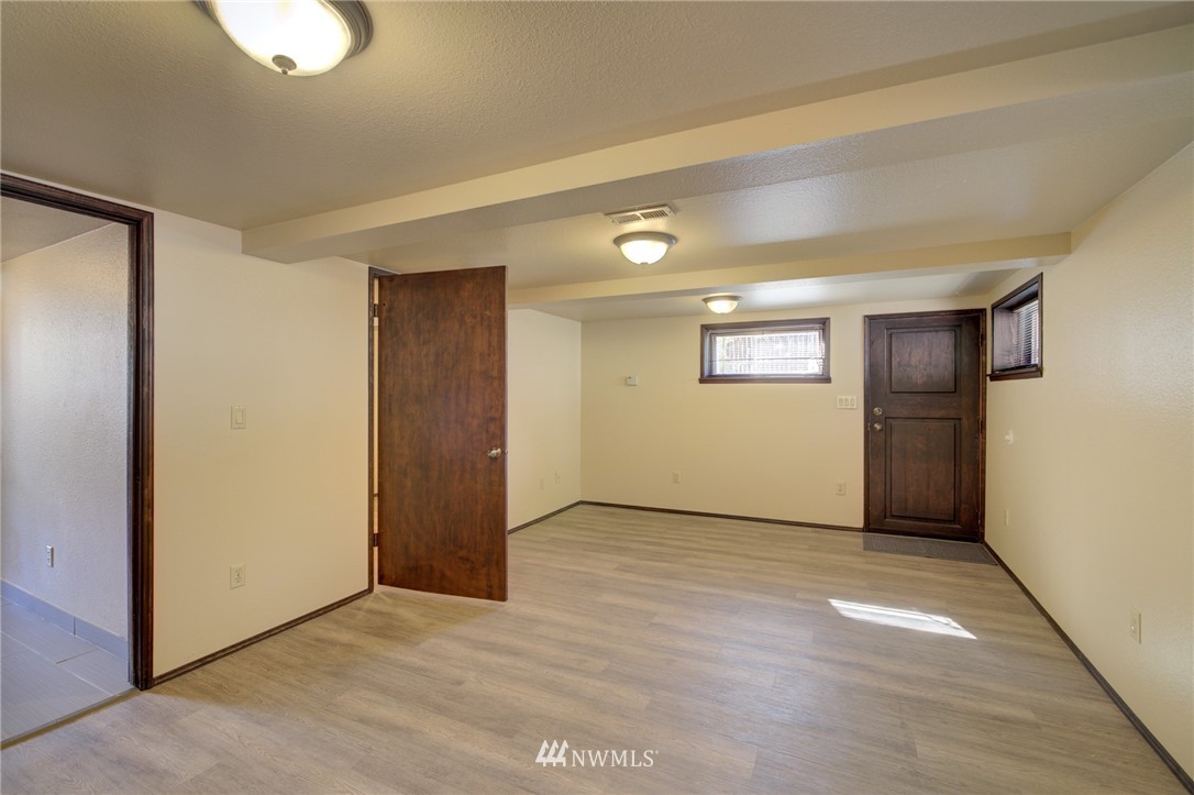 121 Logan Avenue South Renton, WA 98057 - Photo 15 of 25 an empty room with wooden floor and windows