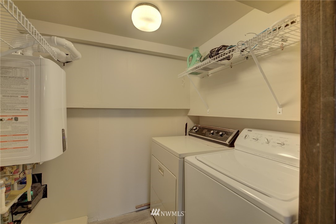 121 Logan Avenue South Renton, WA 98057 - Photo 17 of 25 a utility room with dryer and washer