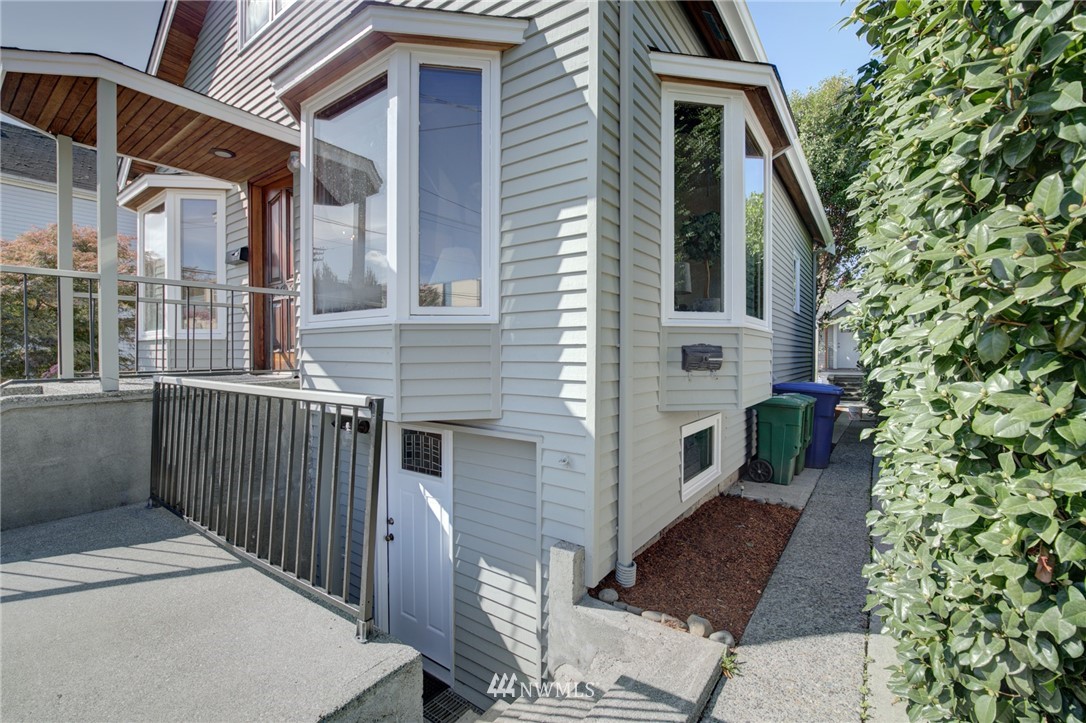 121 Logan Avenue South Renton, WA 98057 - Photo 20 of 25 a view of a house with a yard