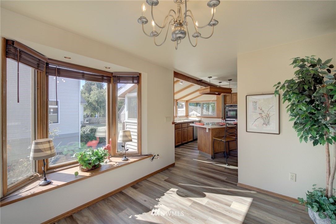 121 Logan Avenue South Renton, WA 98057 - Photo 6 of 25 a very nice looking room with a large window