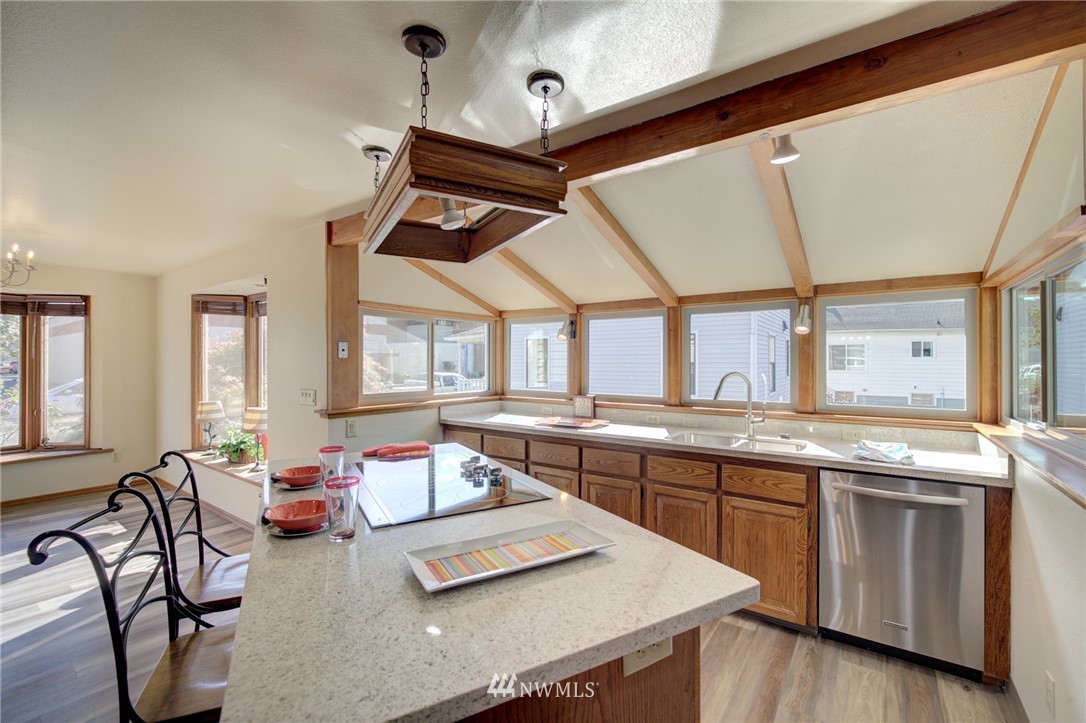 121 Logan Avenue South Renton, WA 98057 - Photo 8 of 25 a very nice looking kitchen with a large window