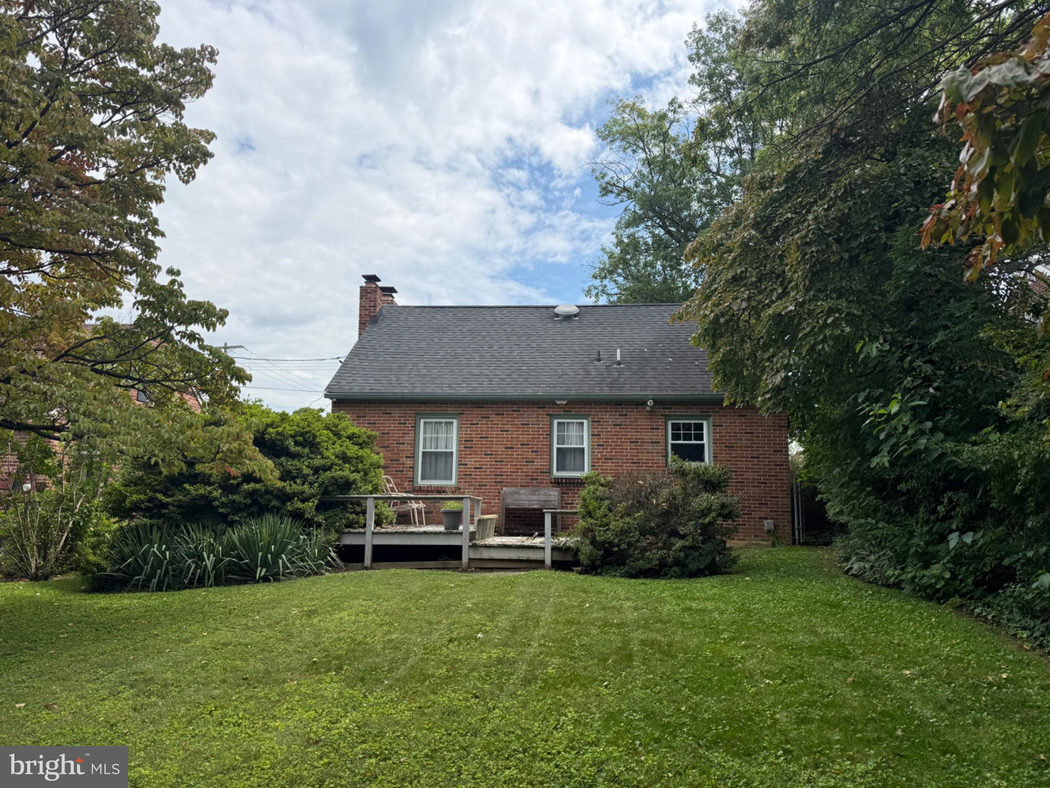 172 Edgewood Road York, PA 17402 - Photo 3 of 5 Gallery Image 3