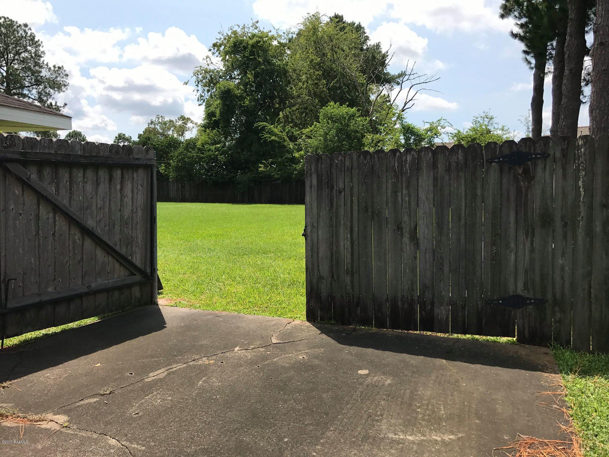 205 Ole Colony Road Lafayette, LA 70506 - Photo 3 of 7 double gate