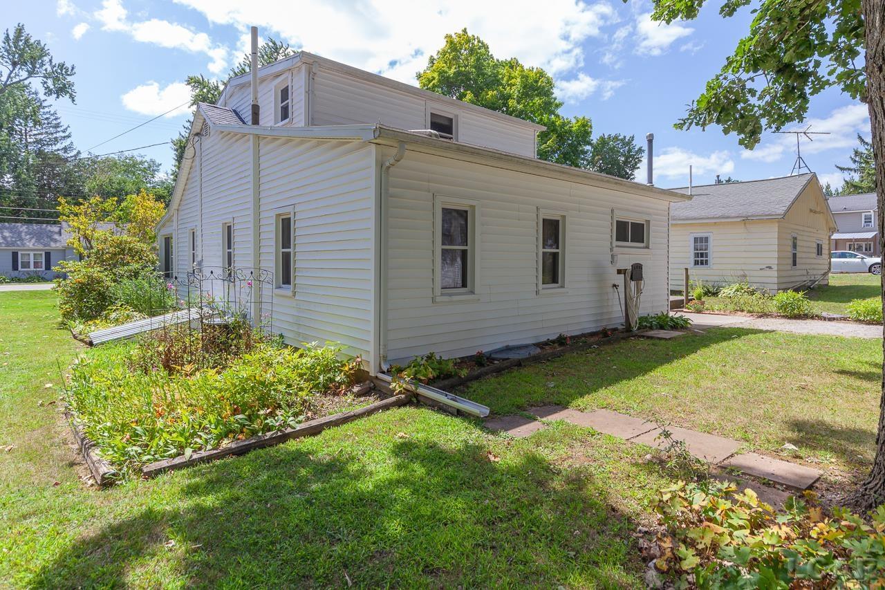 2428 Curtis Road Adrian, MI 49221 - Photo 5 of 22 50152711-cf7dab14-743a-405b-b300-6ecdebcdabae.JPG