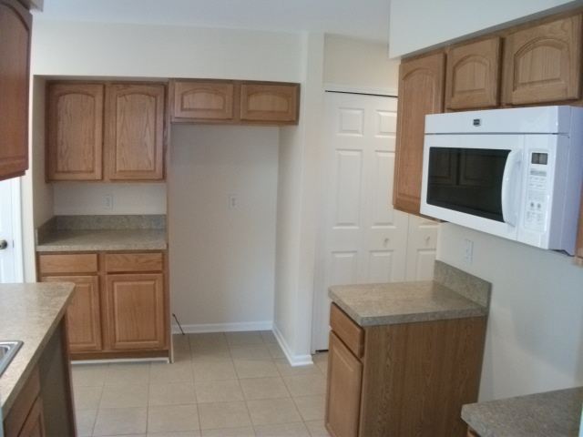 10400 Beecher Road Flushing, MI 48433 - Photo 6 of 16 31107367-5.JPG