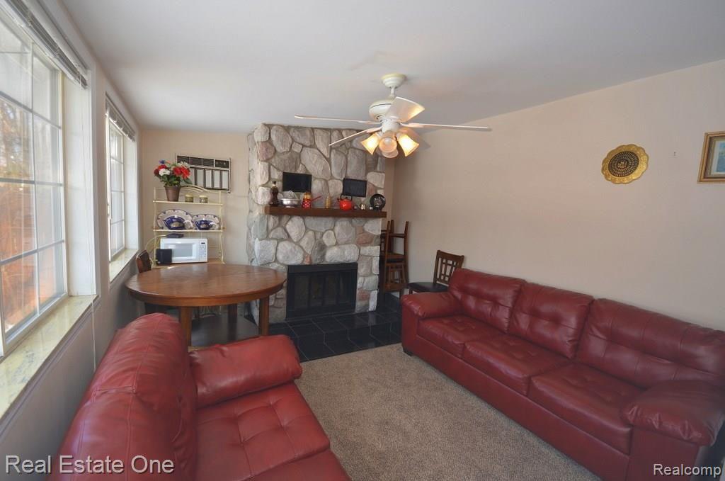 3038 Melvin Avenue Rochester, MI 48307 - Photo 9 of 25 8.JPG