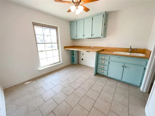 $450,000 | 401 Kenshire Drive, Benbrook, TX 76126