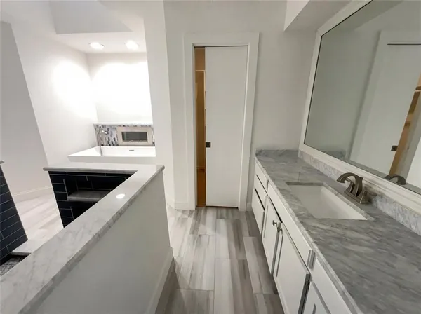 $450,000 | 401 Kenshire Drive, Benbrook, TX 76126