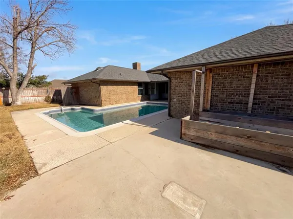 $450,000 | 401 Kenshire Drive, Benbrook, TX 76126