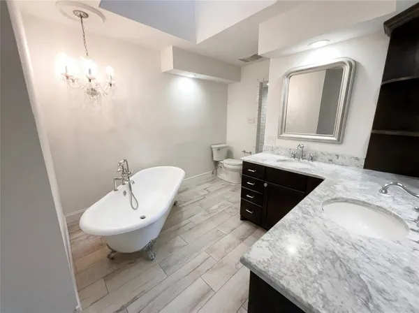 $450,000 | 401 Kenshire Drive, Benbrook, TX 76126